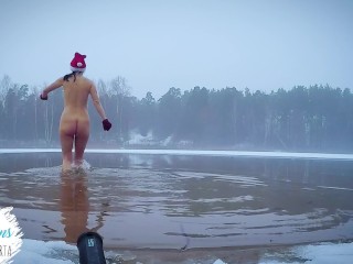 Winter nudist
