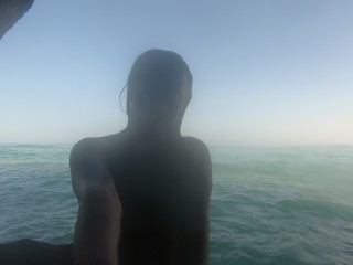 Nadando en el océano Atlántico en Cuba 2 - Nudist Video