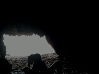 En la Playa, Dentro de la cueva - Nudist Video